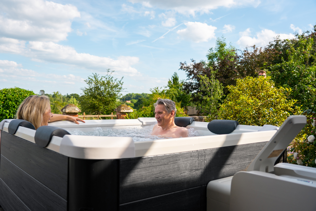 MSPA | OSLO | Frame Series | Rigid Hot Tub & Spa | Light up the night | Upto 6 Person